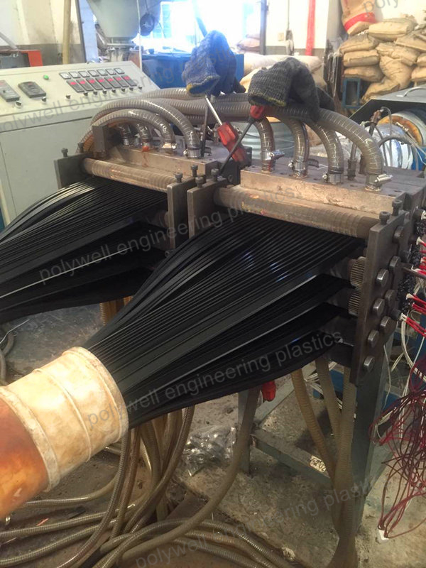 PA66 GF25 Nylon Extruder Equipment Heat Insulation Plastic Extrusion Machine