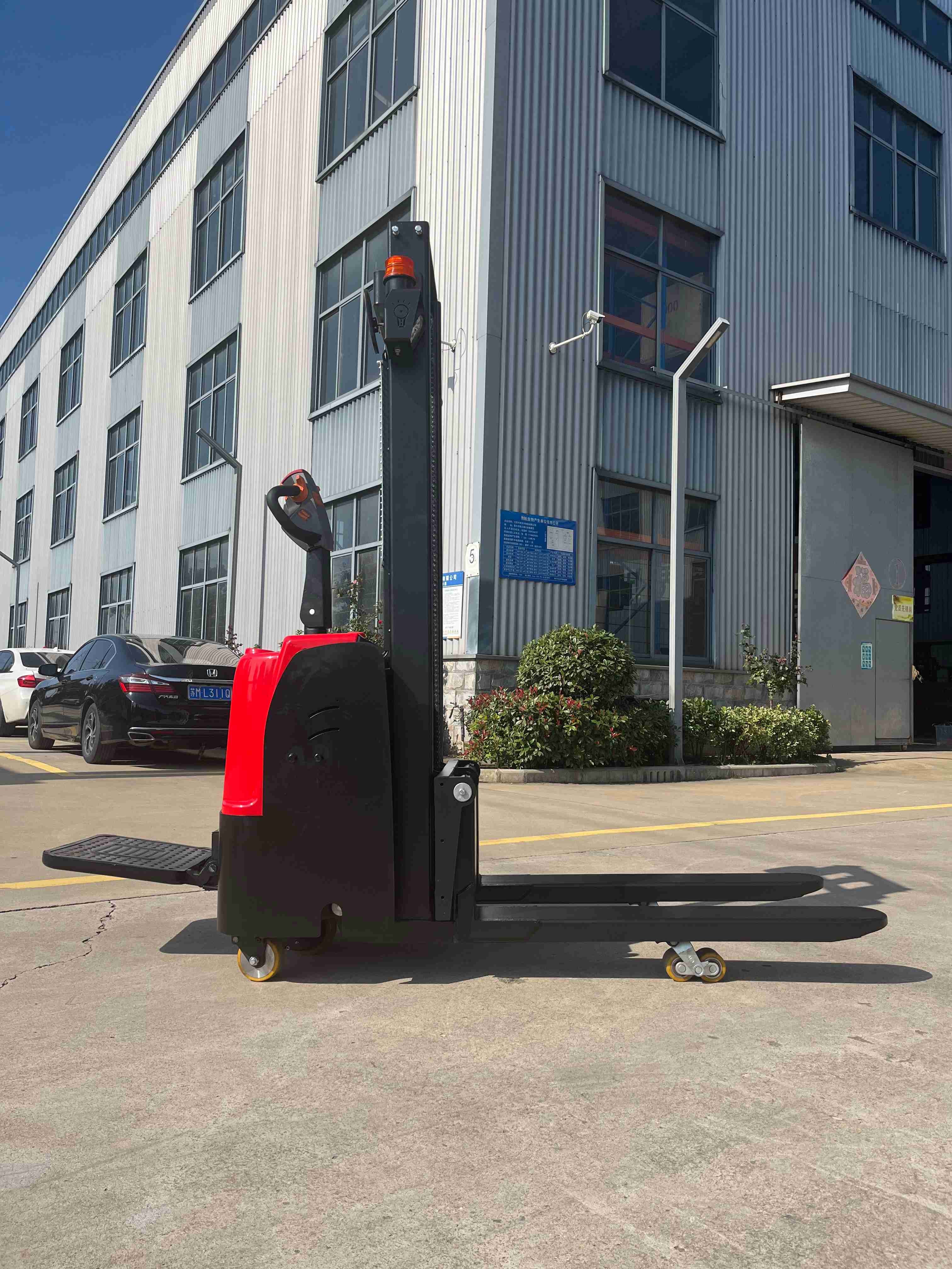 Double Lift Electric Pallet Stacker 1 Ton 1000kg 1.5 Tons 1500kg Ride On