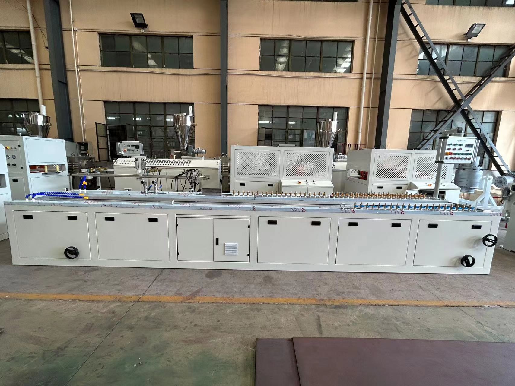 Custom Ext Generation Plastic PVC Window Profile Extruder Extrusion Production Machine Line
