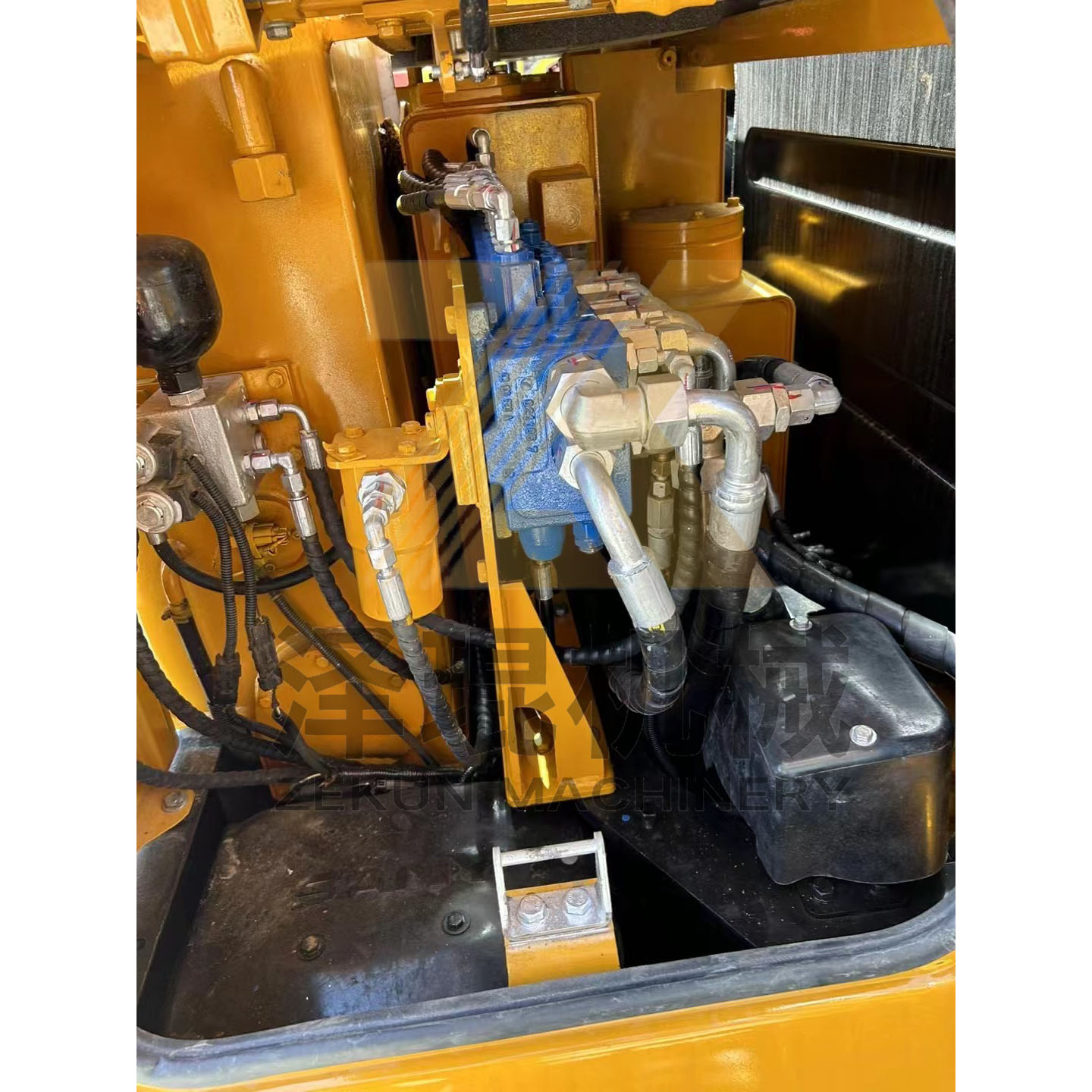 Other Used Sany Excavators in Shanghai 6000 KG Machine Weight and Hydraulic Cylinder
