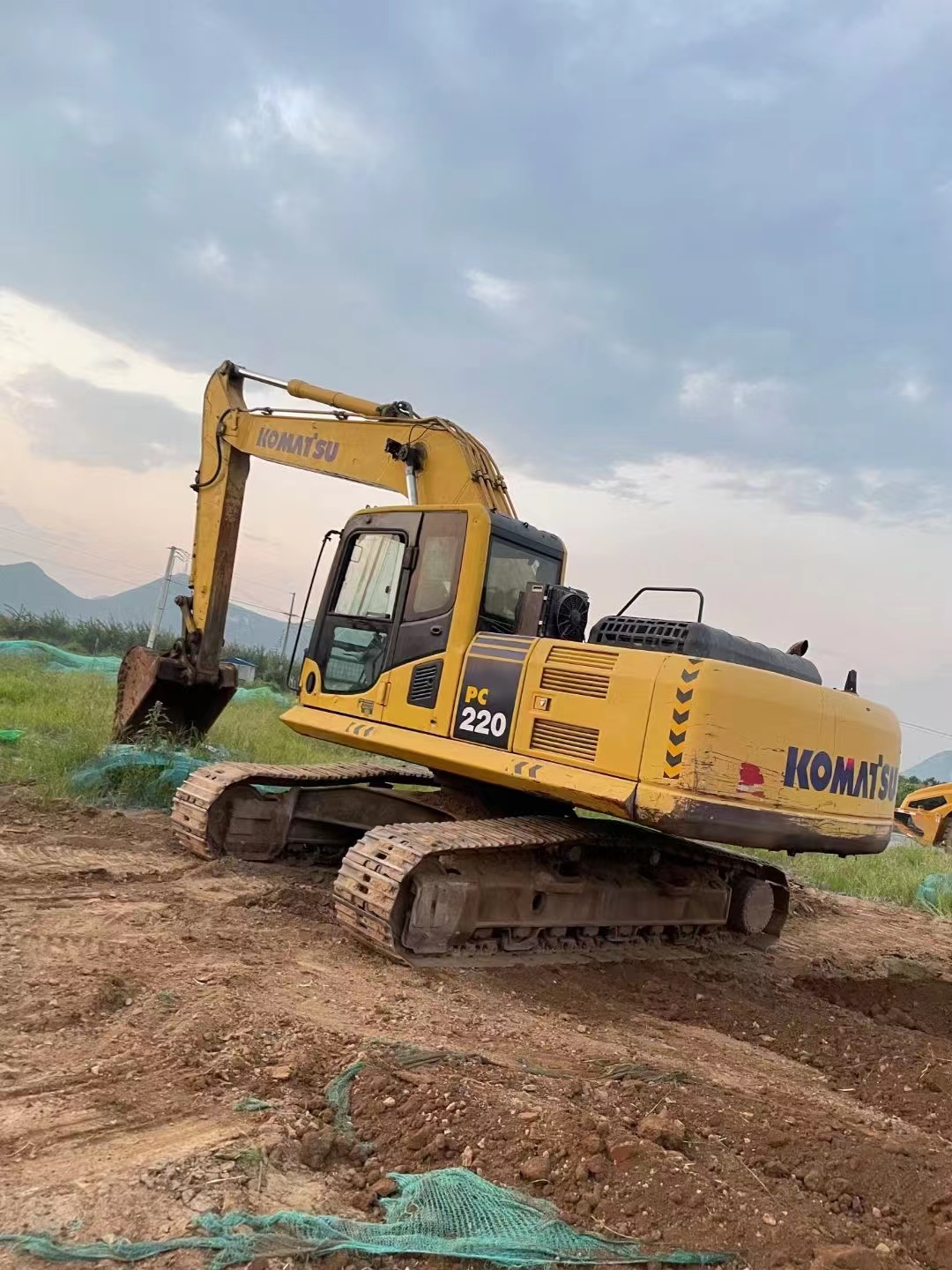 Used Komatsu PC220-8 Excavator 23100kg Operating Weight in Good Working Condition