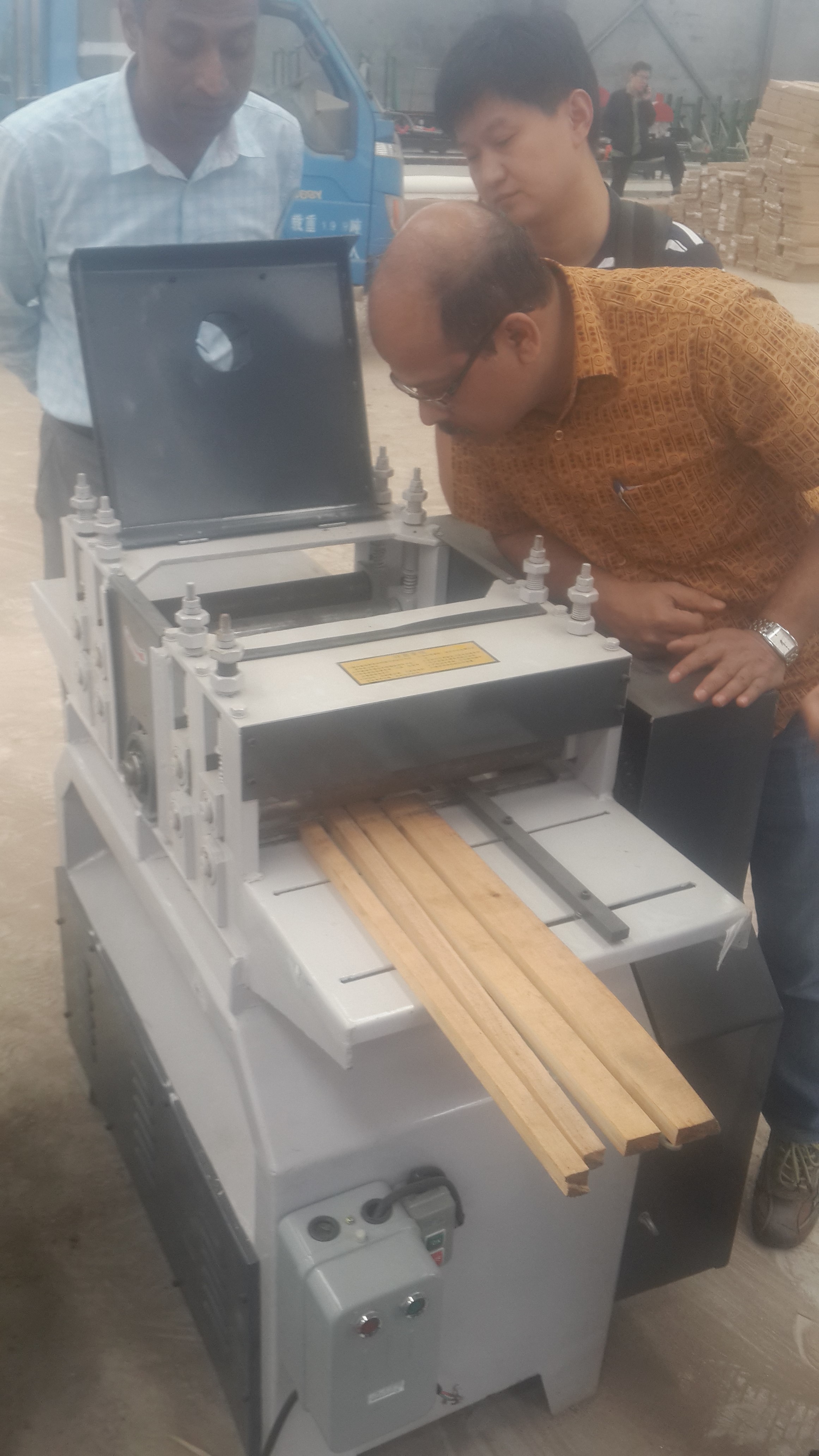 Full Automatic multiple blades rip sawmill Production Line for round logs sawing machines