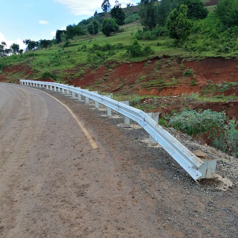 High Resistant W Beam Steel Safety Barrier Guard Rail with ISO9001 2000 Certification