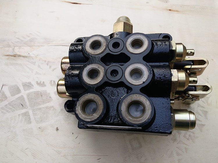 YTO tractor fitting two-piece multi-way valve is suitable for 70/80/90