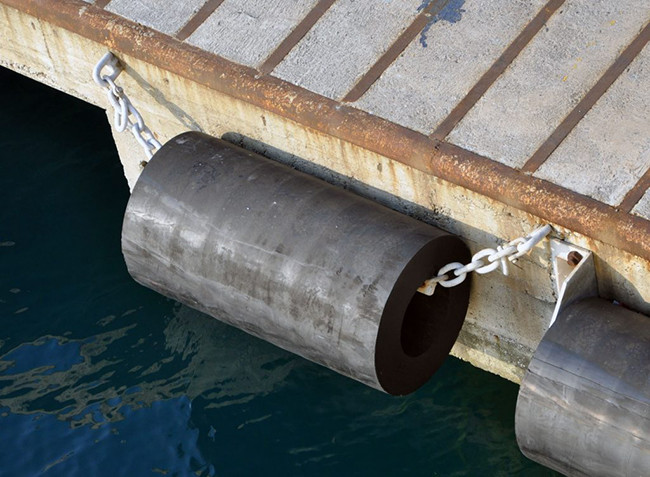 Marine Safety Natural OEM Cylindrical Rubber Fender Dock For Vessel Protection