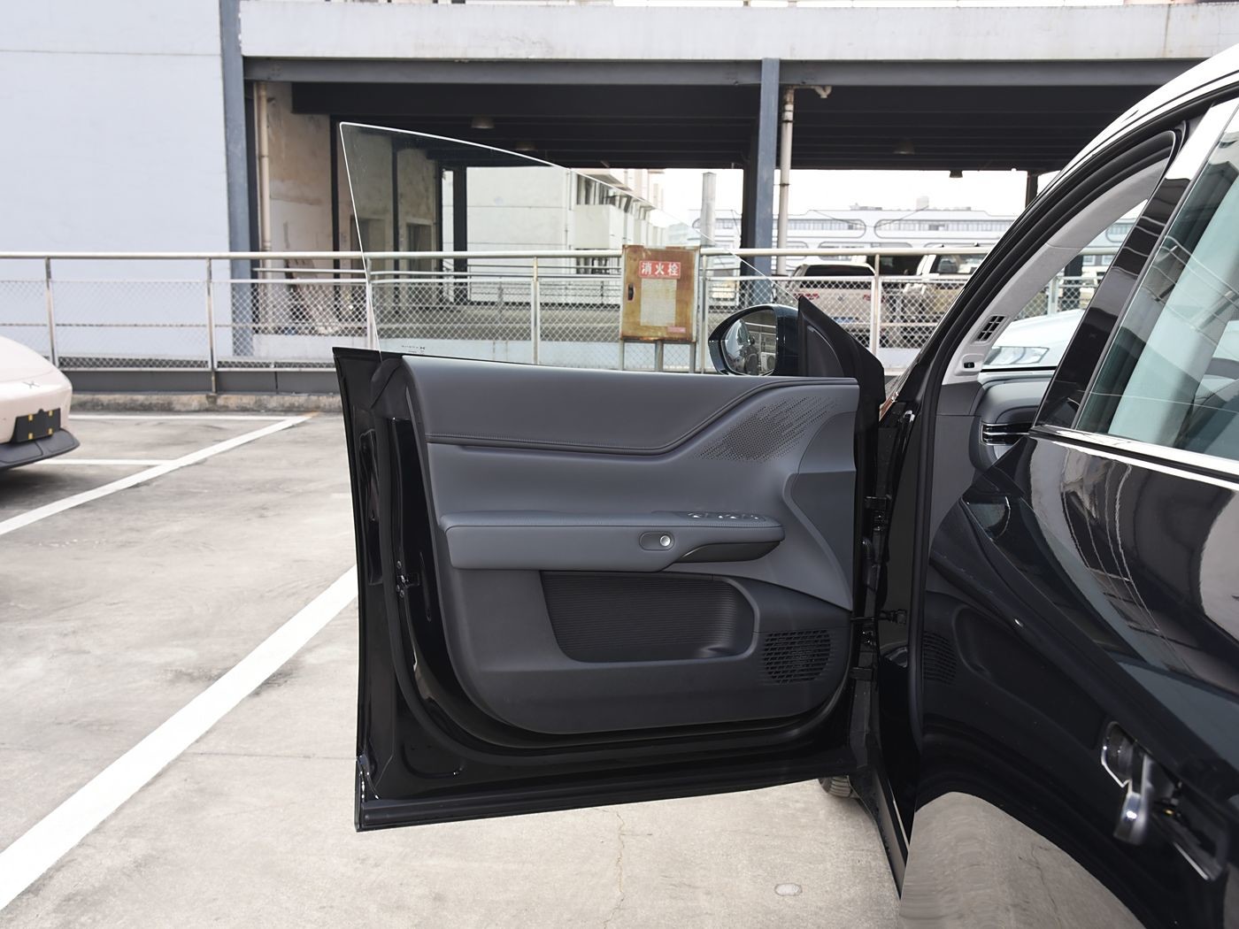 2025 Powerful Xpeng G6 with 68.5/80.8 KWh Battery Capacity and 0.2hrs Fast Charging Time with Long Range
