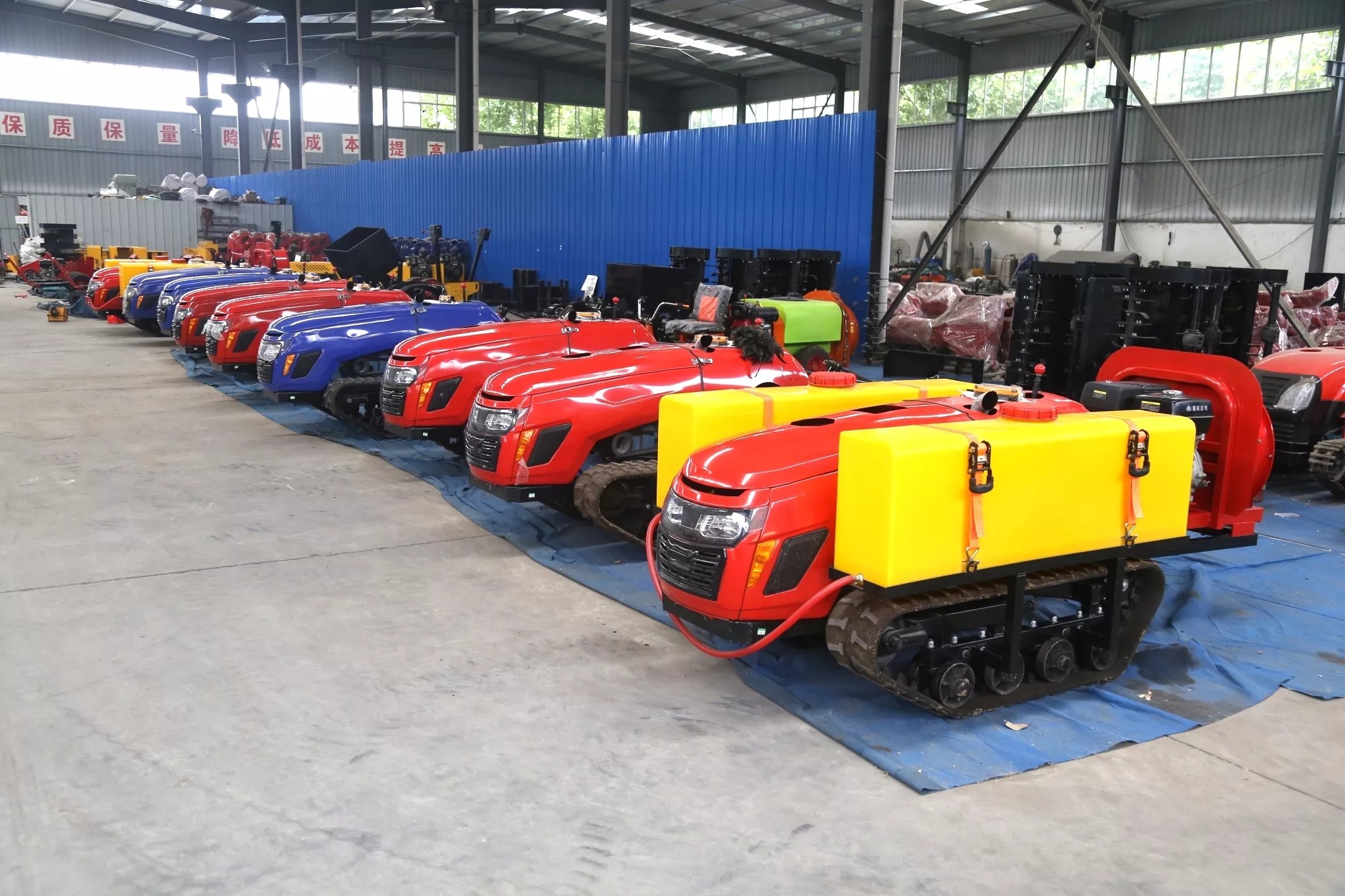 4WD Agricultural Crawler Tractor 25 Hp Mini Tractor With Farming Implements