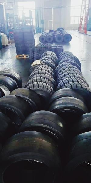Black Pneumatic Forklift Spare Parts Rubber Wheel Web Type Solid Tyre Tear