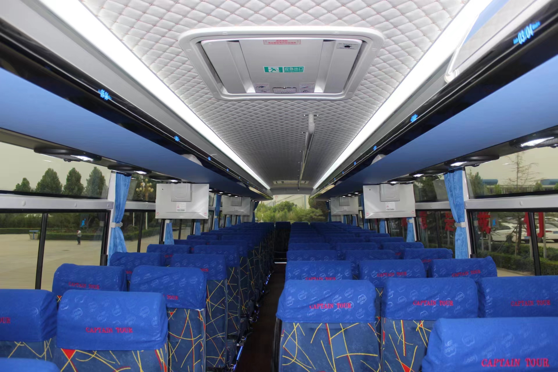 Double Axles Coach Bus High Seat Capacity Perfect for Customer Requirements
