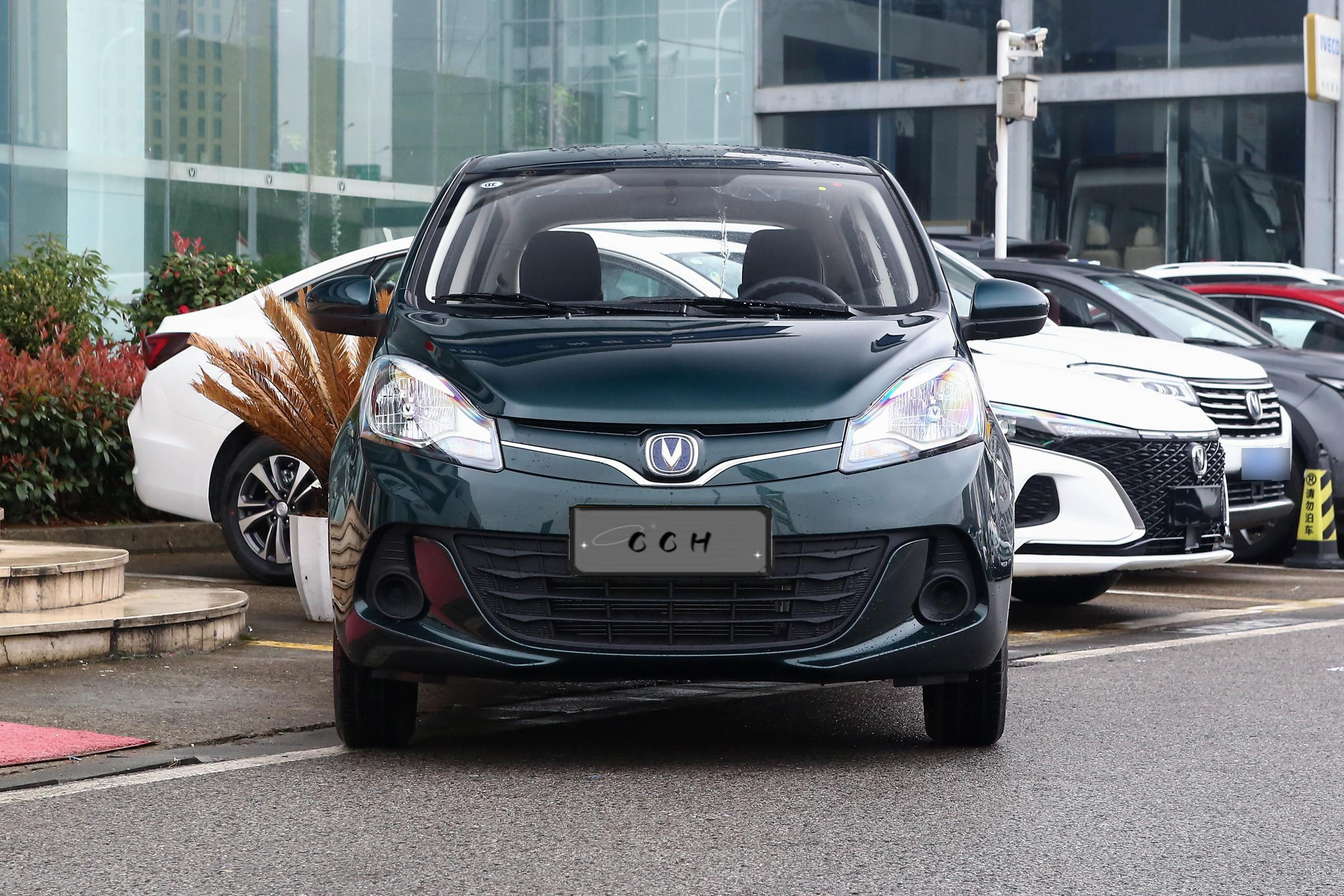 China Electric Car ChangAn Benben E-star 5 Door 5 Seats High Speed 101km/h Range 310km Low Price High Quality Full Versi