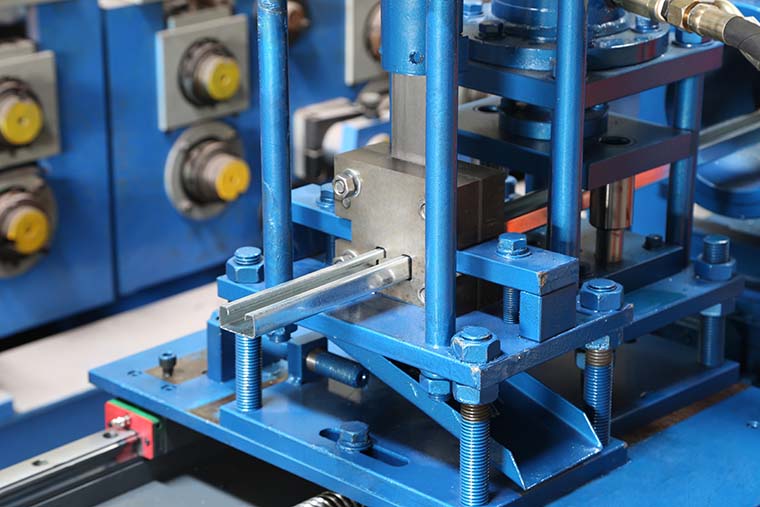 Easy Operate Metal Stud And Track Roll Forming Machine For Multi Profiles 30-40m/Min