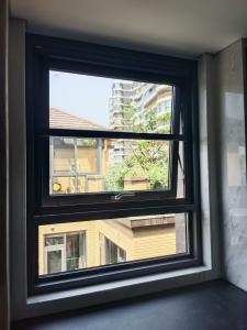 Quality Speedy Installation Of Gray Automatic Screen Door Only 20 Minutes Required wholesale