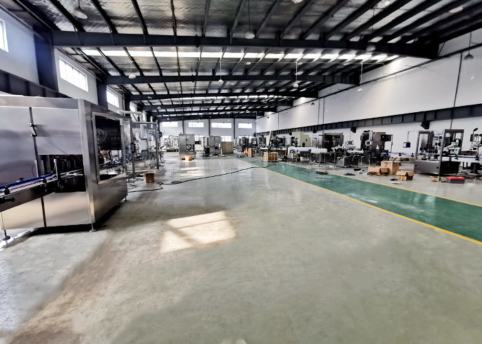 Full Automatic 4 Head Linear Washing Filling And Capping Machine