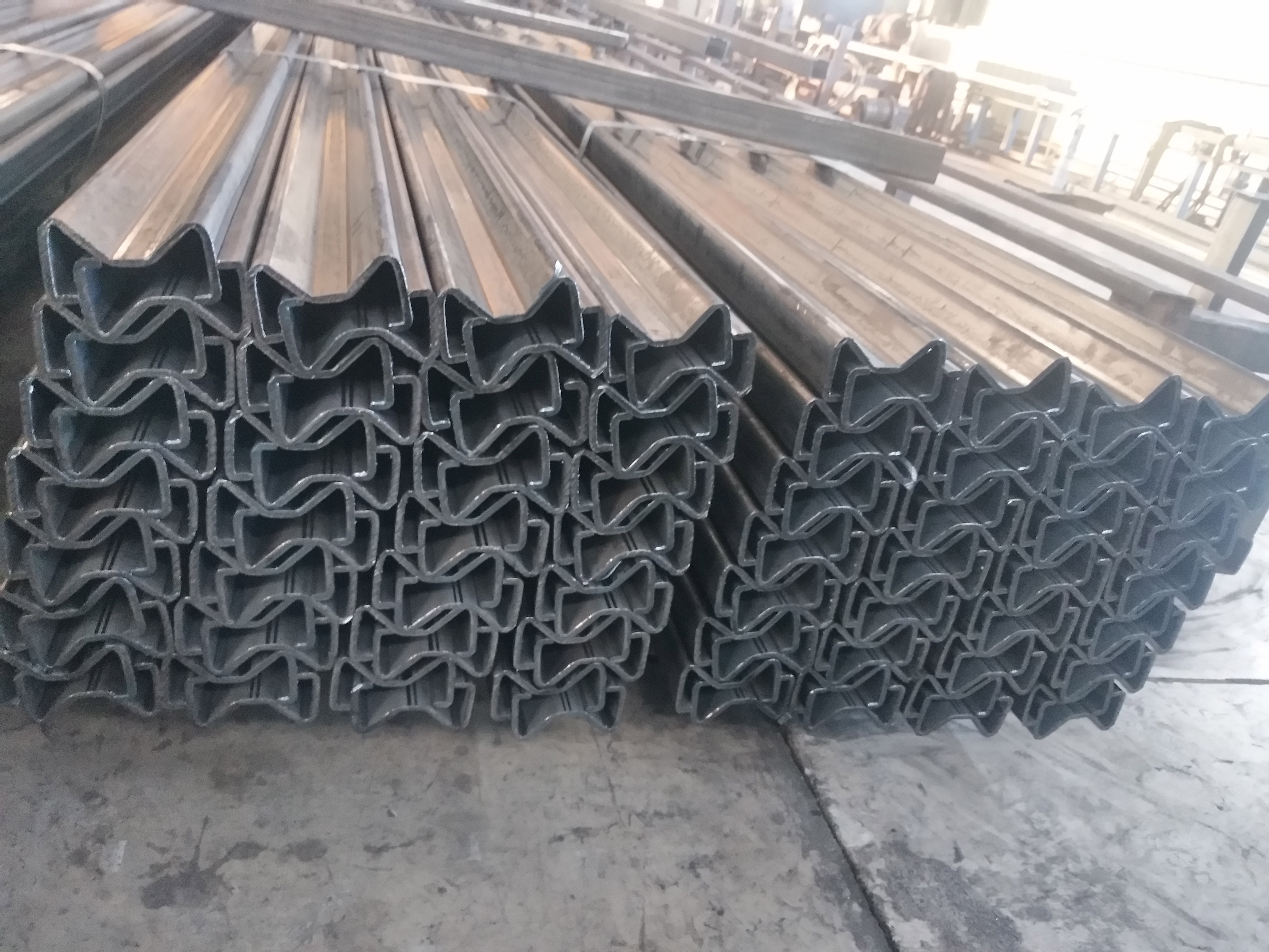 Hot Dipped Galvanized Steel Highway Guardrail Sigma Post with Straight Barrier Design