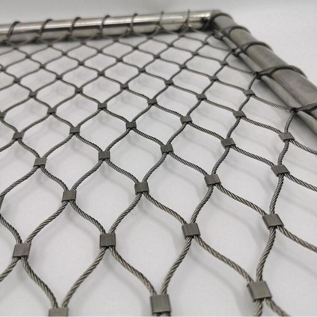 Modern Wire Stair Balustrade in 25*25mm-300*300mm Hole Size and 1m*10m Panel Size