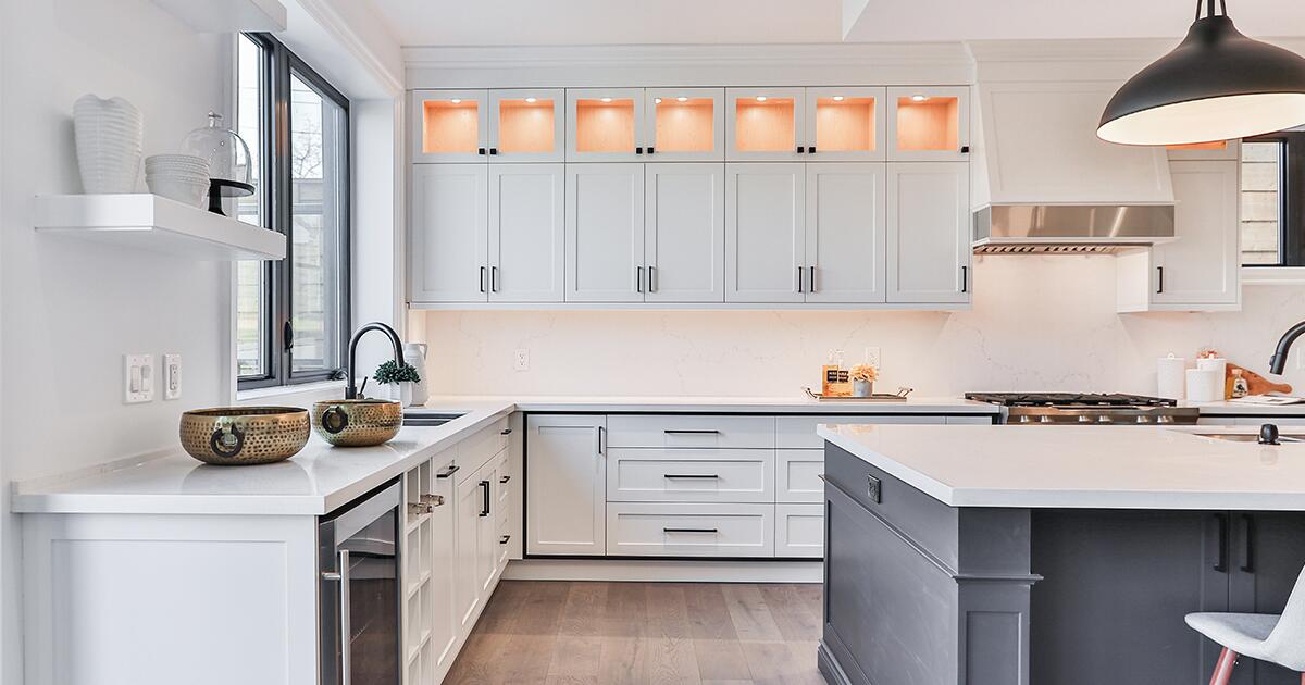 Design Italian Style Kitchen Cabinet Custom Waterproof Cupboards for Villa/Apartment
