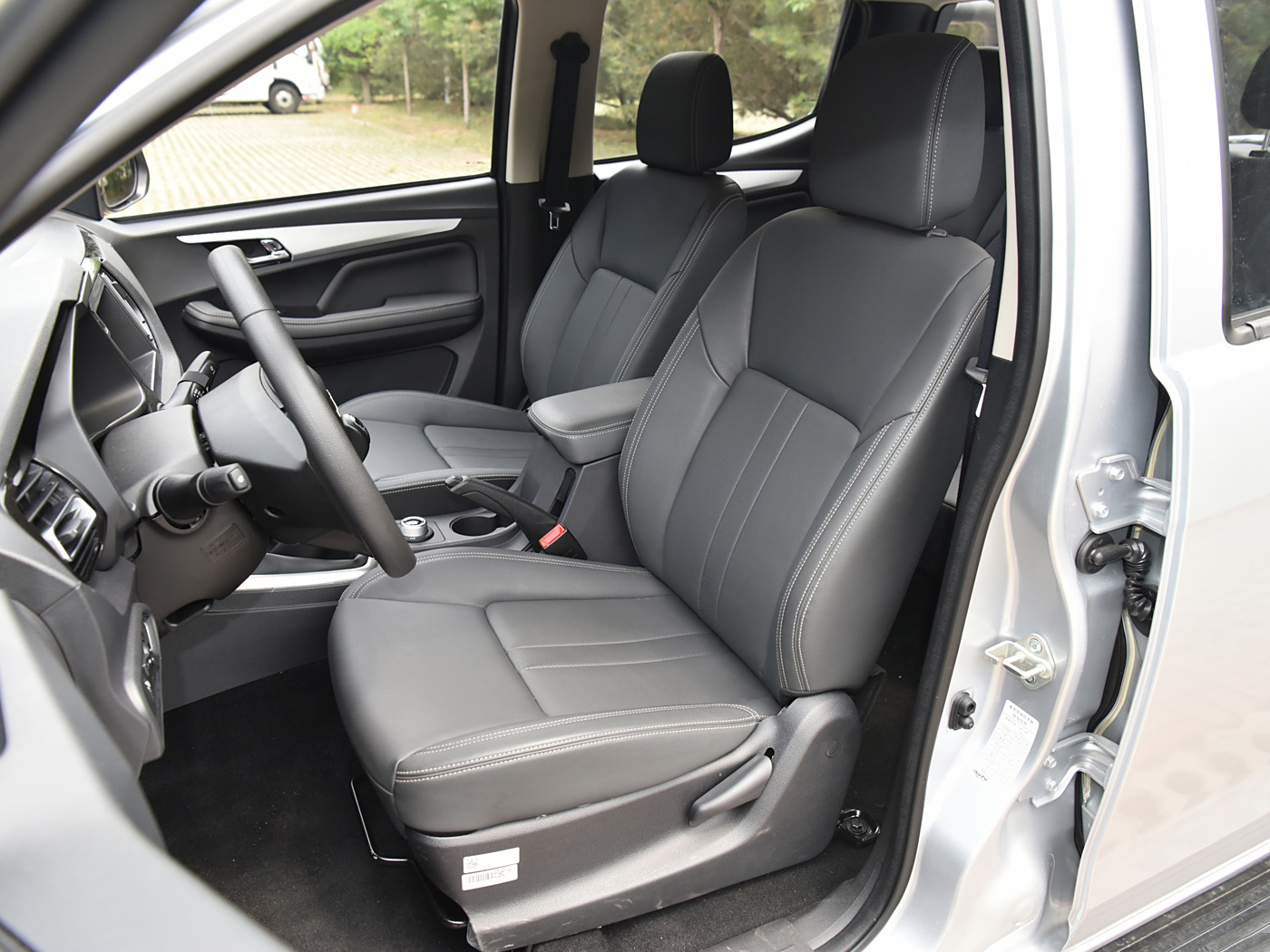 Isuzu Ruimai 4x4 Diesel Pickup Truck with Double Cabin and Left Hand Drive in Hot Market