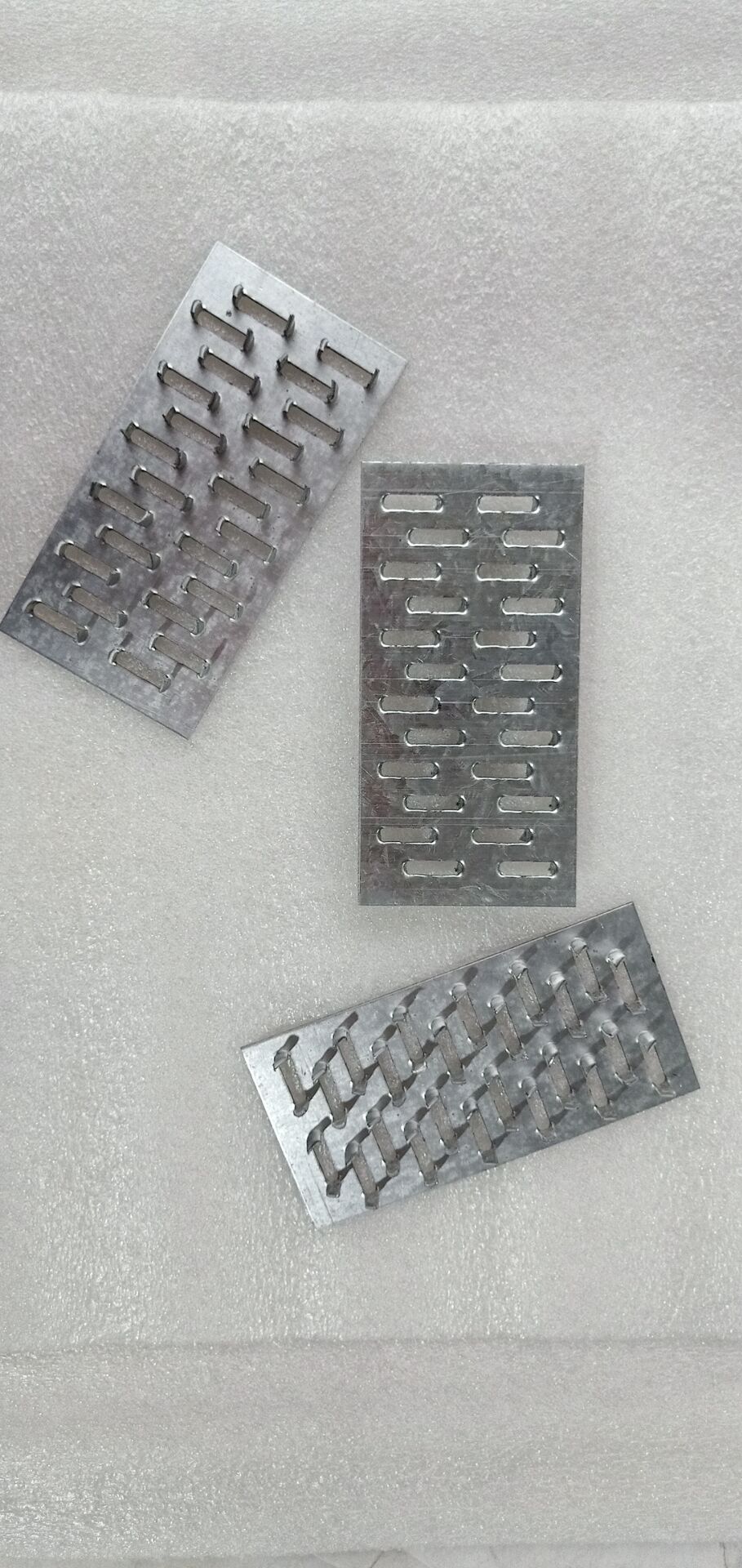 Silver White Wood Stud Roof Truss Timber Connectors Nail Flat Mending Plates