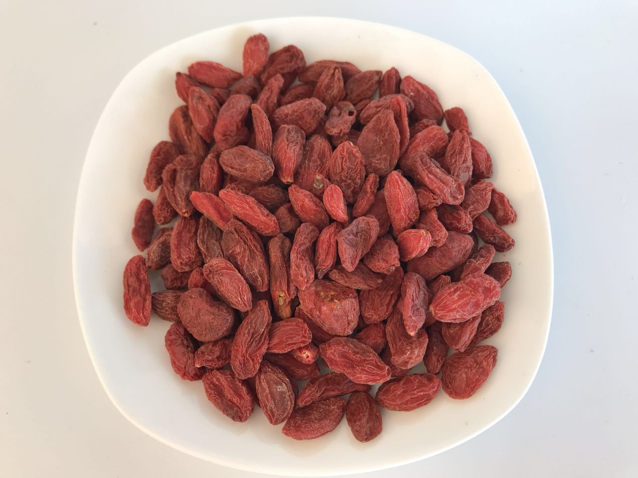 Red Goji Berry Dried Fruit Snacks Raw Material , Dehydrated Fruit Snacks OEM Avaliable