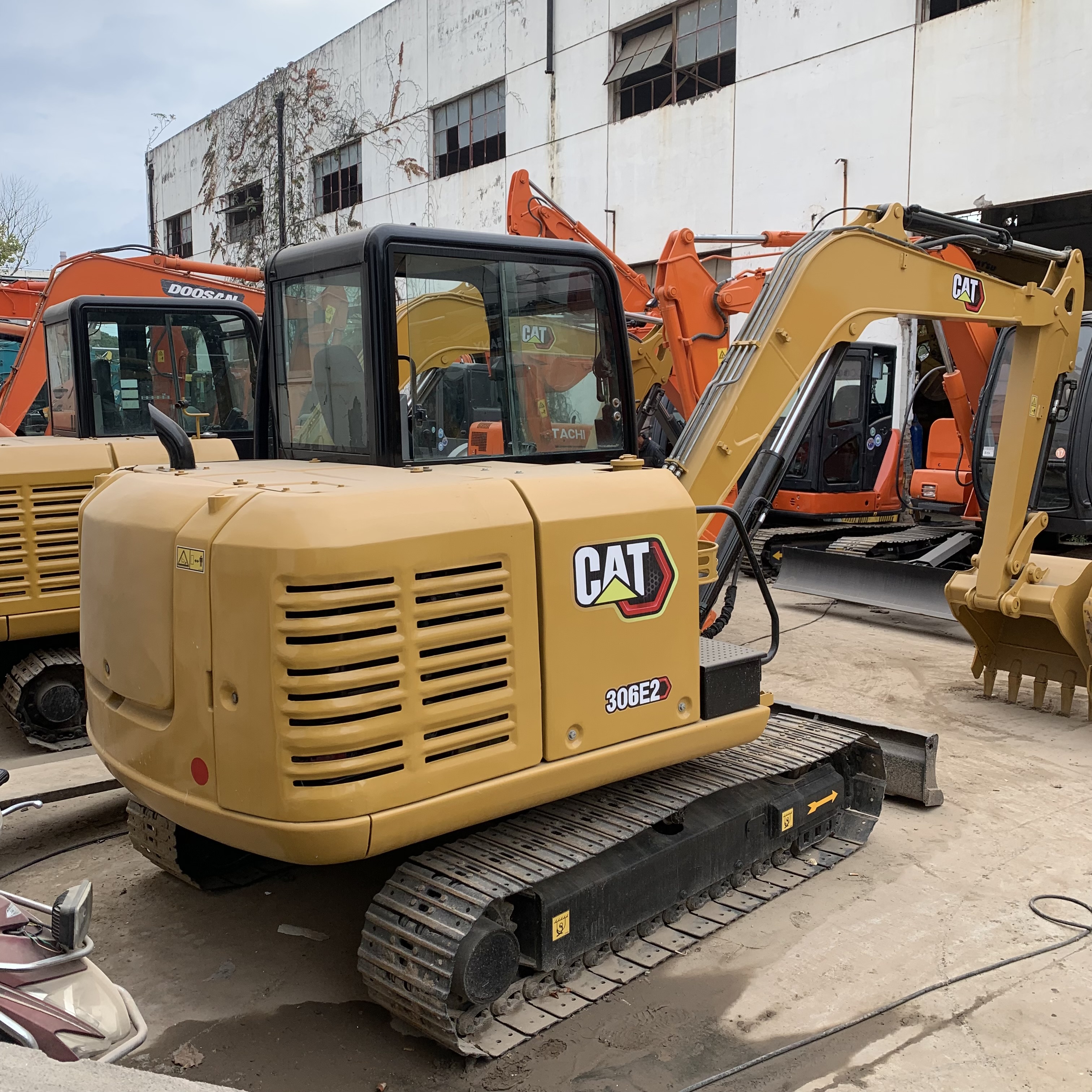 Used CAT 306 306e2 Excavator with Crawler Track and Operating Weight of 5795