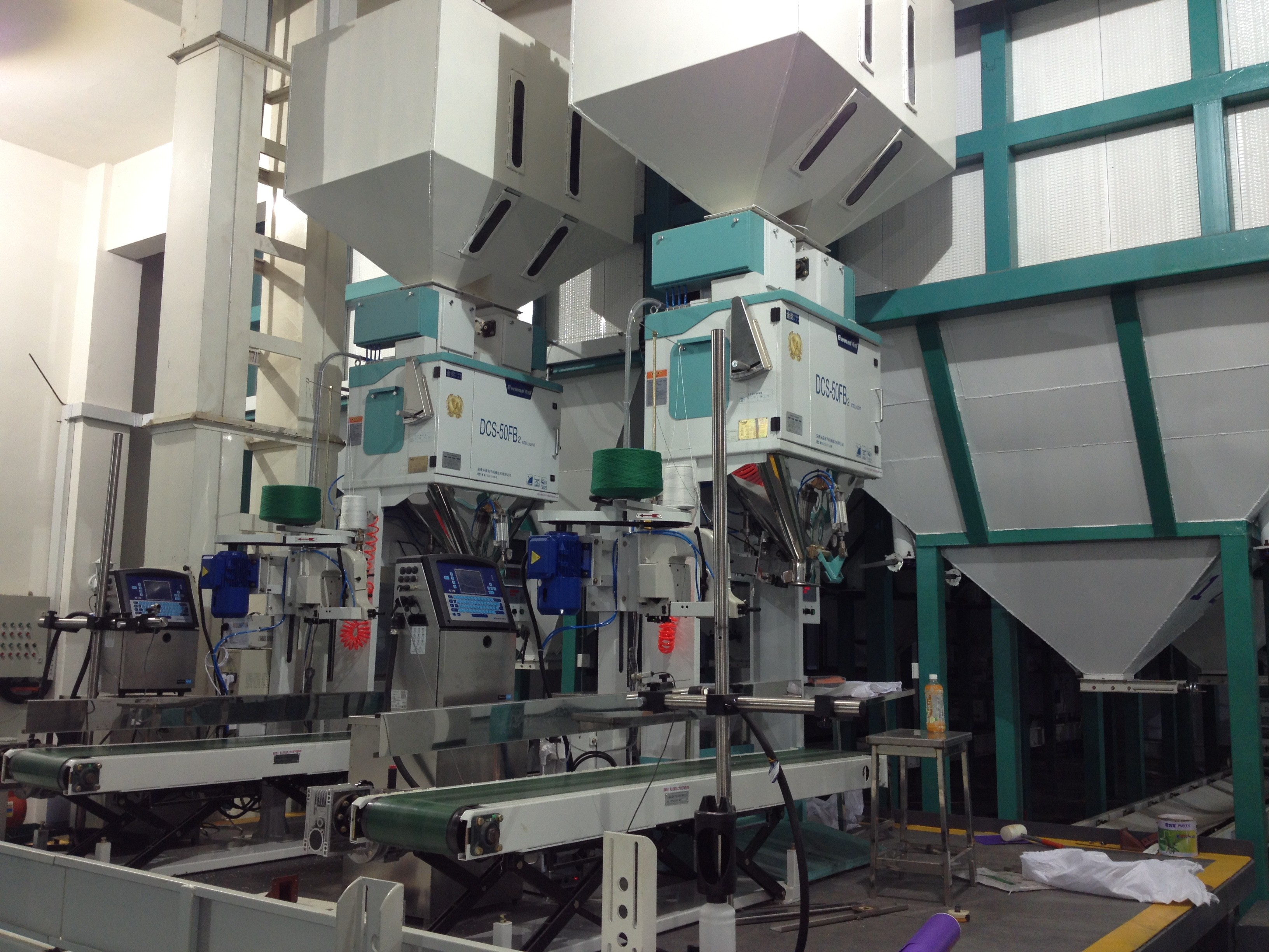 950KG Coffee 25kg Bag Filling Machine Quantitative Sealing 800 Bag / H