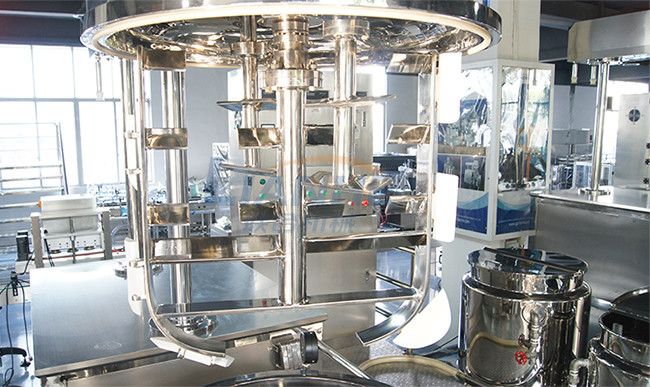 Double Shear Cream Vacuum Emulsifier Mixer Machine 120 Degree PLC Control