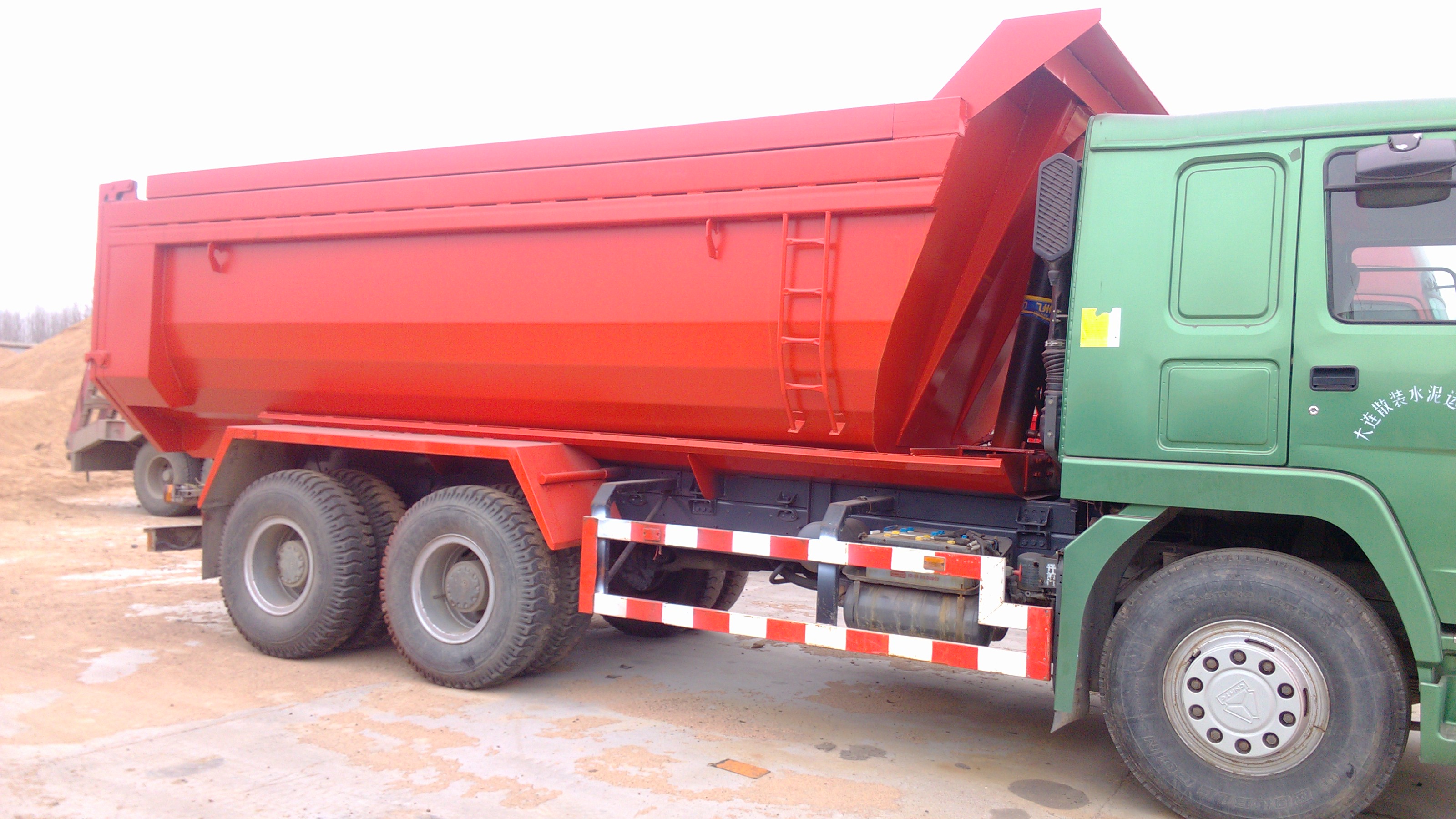 U Shape Rear Tipper Trailer to Kenya with 11.00r20/12r22.5 Tire Size and Fuwa Axle