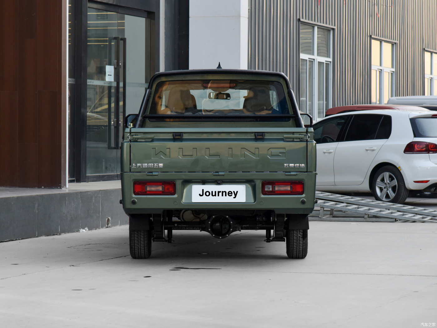 2021 WULING Journey 1.5L Manual Gearbox Gasoline Truck Pickup with 99ps Maximum Torque Camera Electric Leather Q45 R14