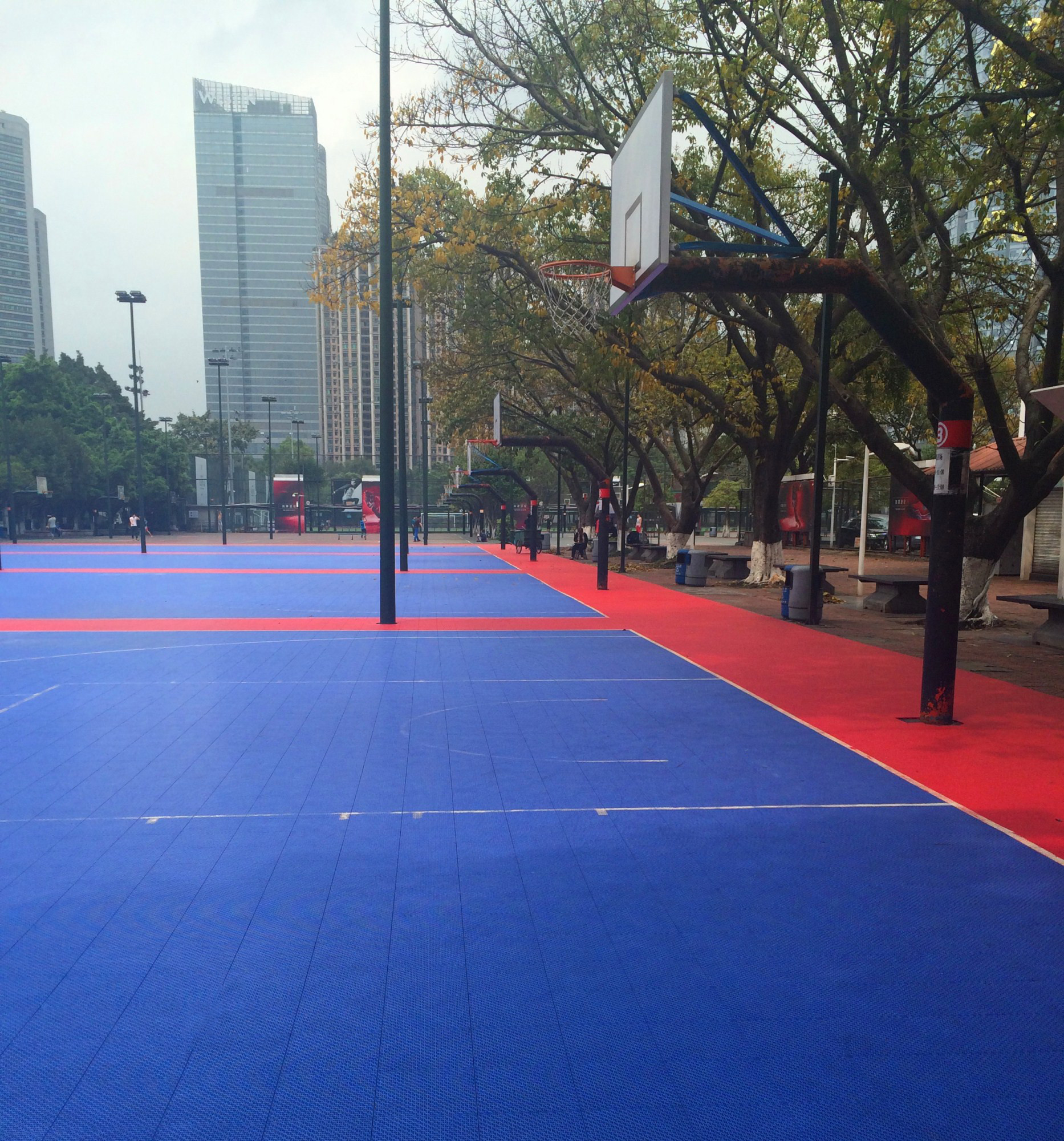 Polypropylene Pp Interlocking Sports Flooring For Basketball Badminton Court 250x250x13mm