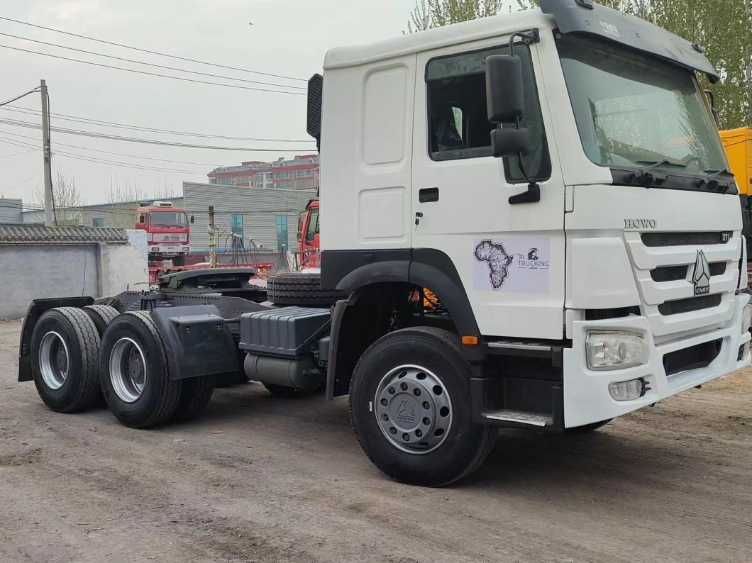 Sinotruck HOWO Tractor Truck 6*4 in White 10 Wheels Hot Sales