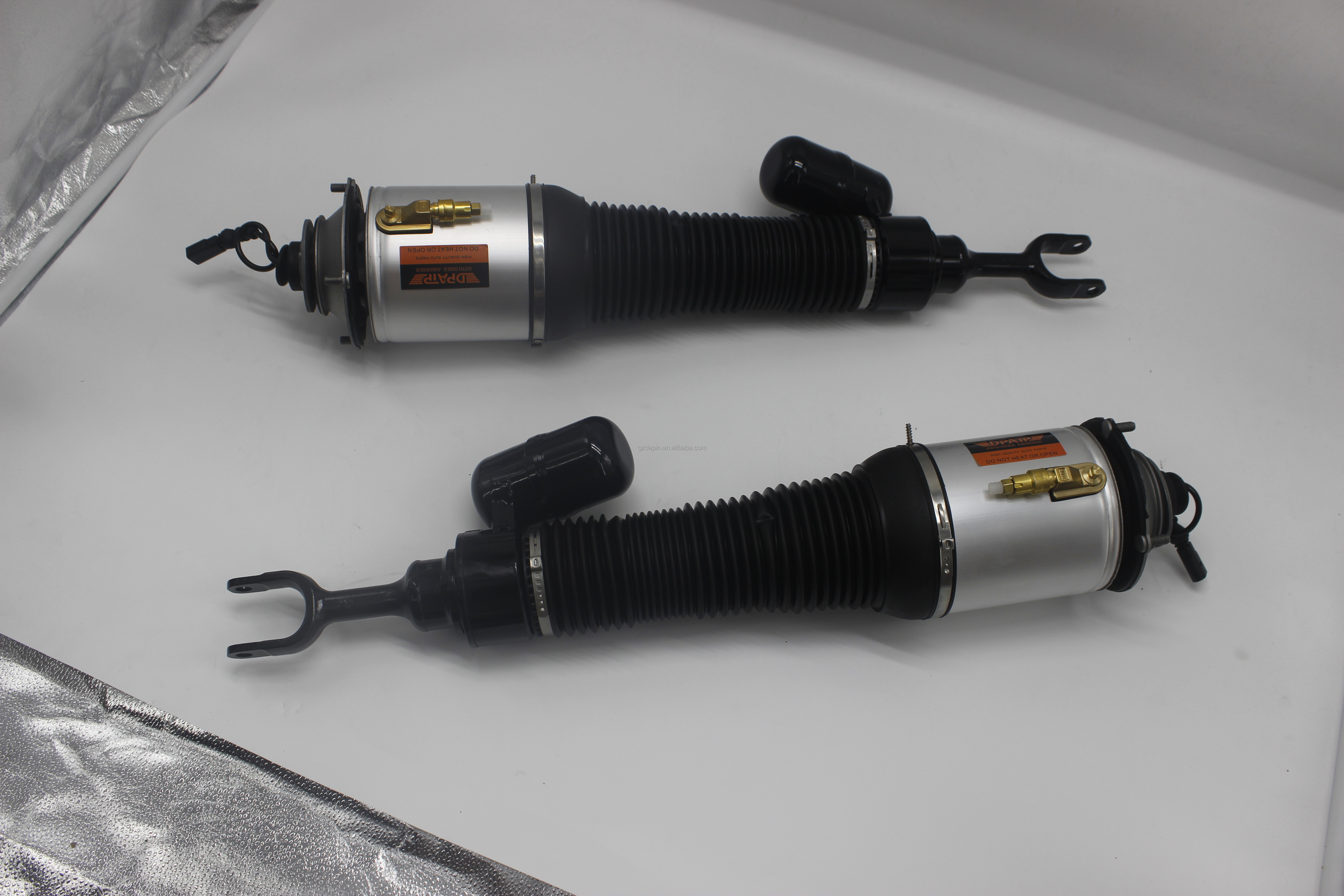 Shock Absorber for Volkswagen Phaeton Bentley 4W0616039 4W0616040 3D0616039 3D0616040