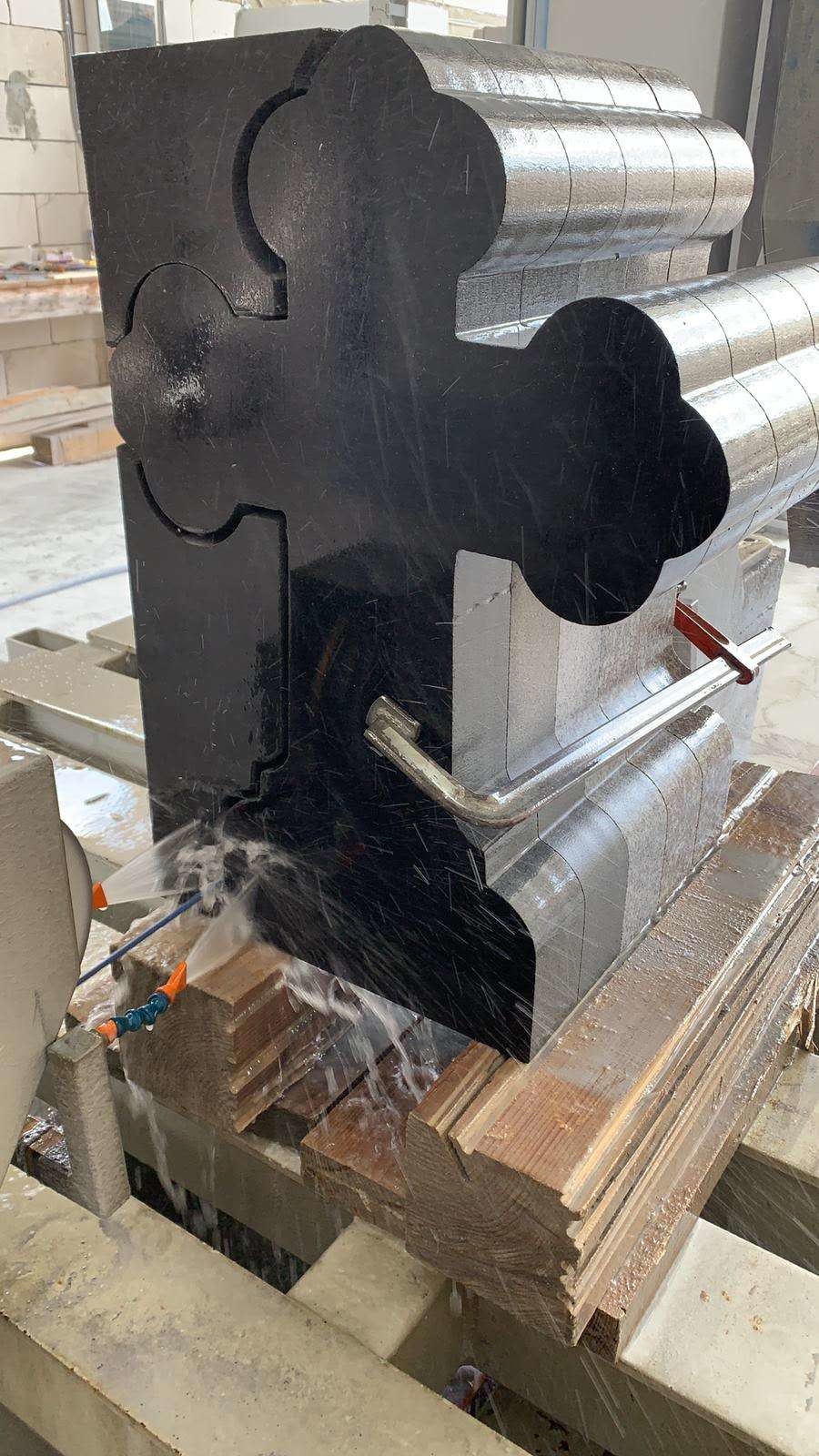 Compact CNC Diamond Wire Cutting Machine 360° Rotating Axis for Precise Material Slicing