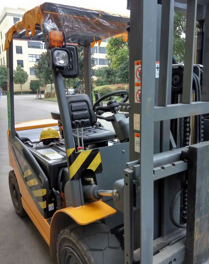 Digital Control Battery Operated Forklift , Narrow Aisle Forklift With Steering