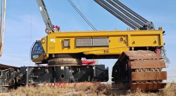 Red and Yellow Used Large Sy Crawler Crane 650 Tons Professional Construction