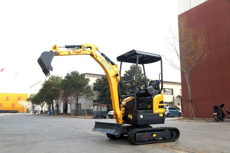EPA Standard 2000kg Diesel Mini Excavator For Farm Use Long Lifespan