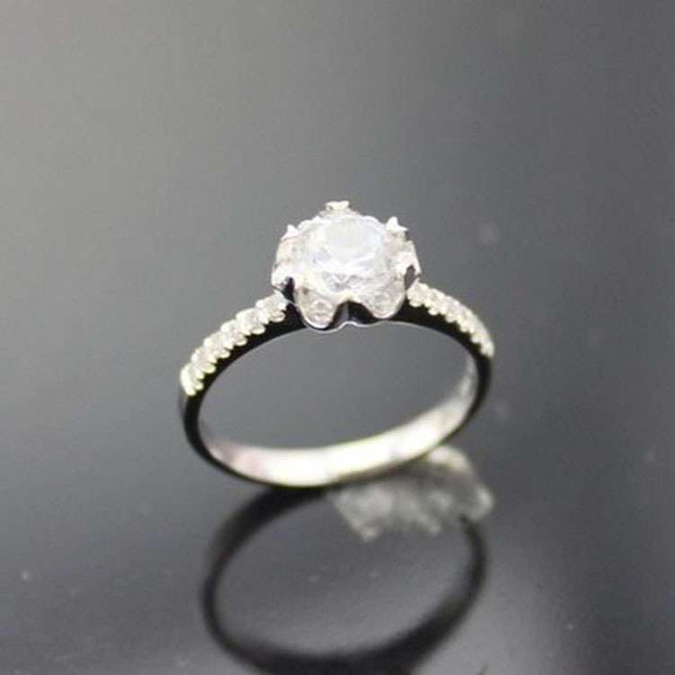 White Gold Plated Sterling Silver Engagement Ring with Clear Cubic Zirconia(F36E)