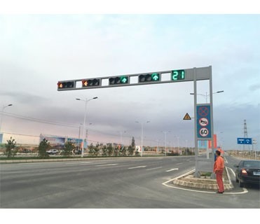 Traffic Light Pole Frame Type GQ-LP-2 With 10M Arm Length 7M Height