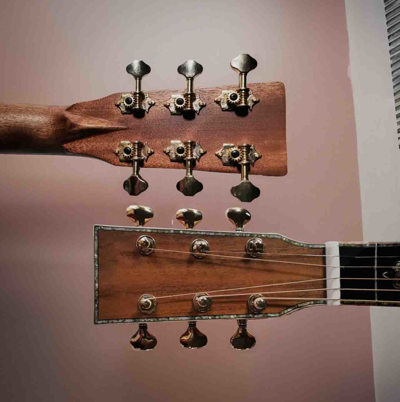 12-Fret Single 0 Shape Handmade Guitar with Dove Tail Joint OOO Acoustic Guitar Solid KOA Back Side