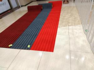 Quality Hotel Door Polyester Area Rugs Red Colour Washable wholesale