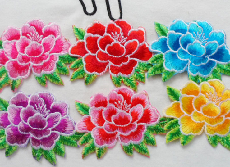 Hot Fix Motif Sliver Gold Embroidery Applique as Cross Picture