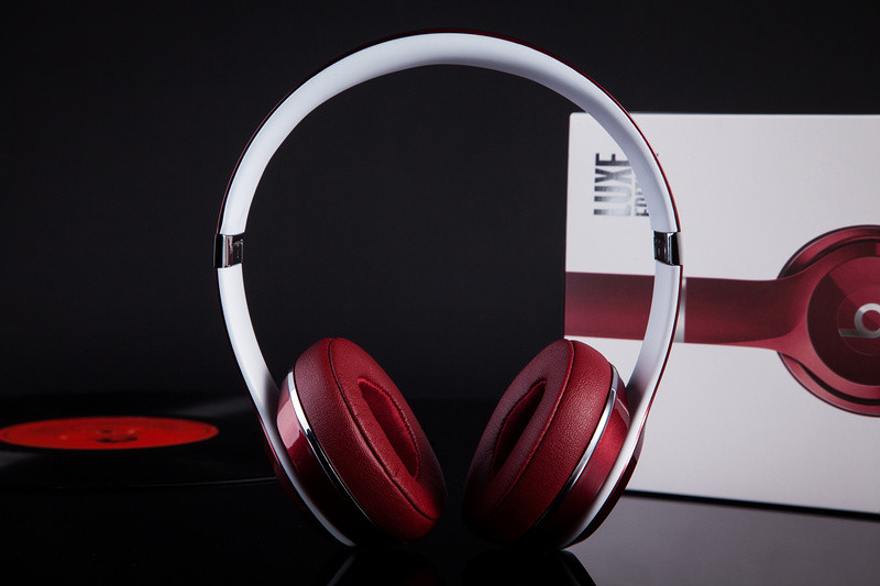 Beats by Dre Solo2 On-Ear Headphones Luxe Edition In Red With Remote Control with seal box
