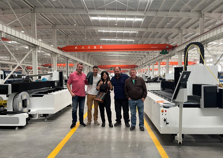 Sheet Metal Pipe Laser Cutter 1kw 1.5kw 2kw 3kw 4kw with Pneumatic Rotary Chucks