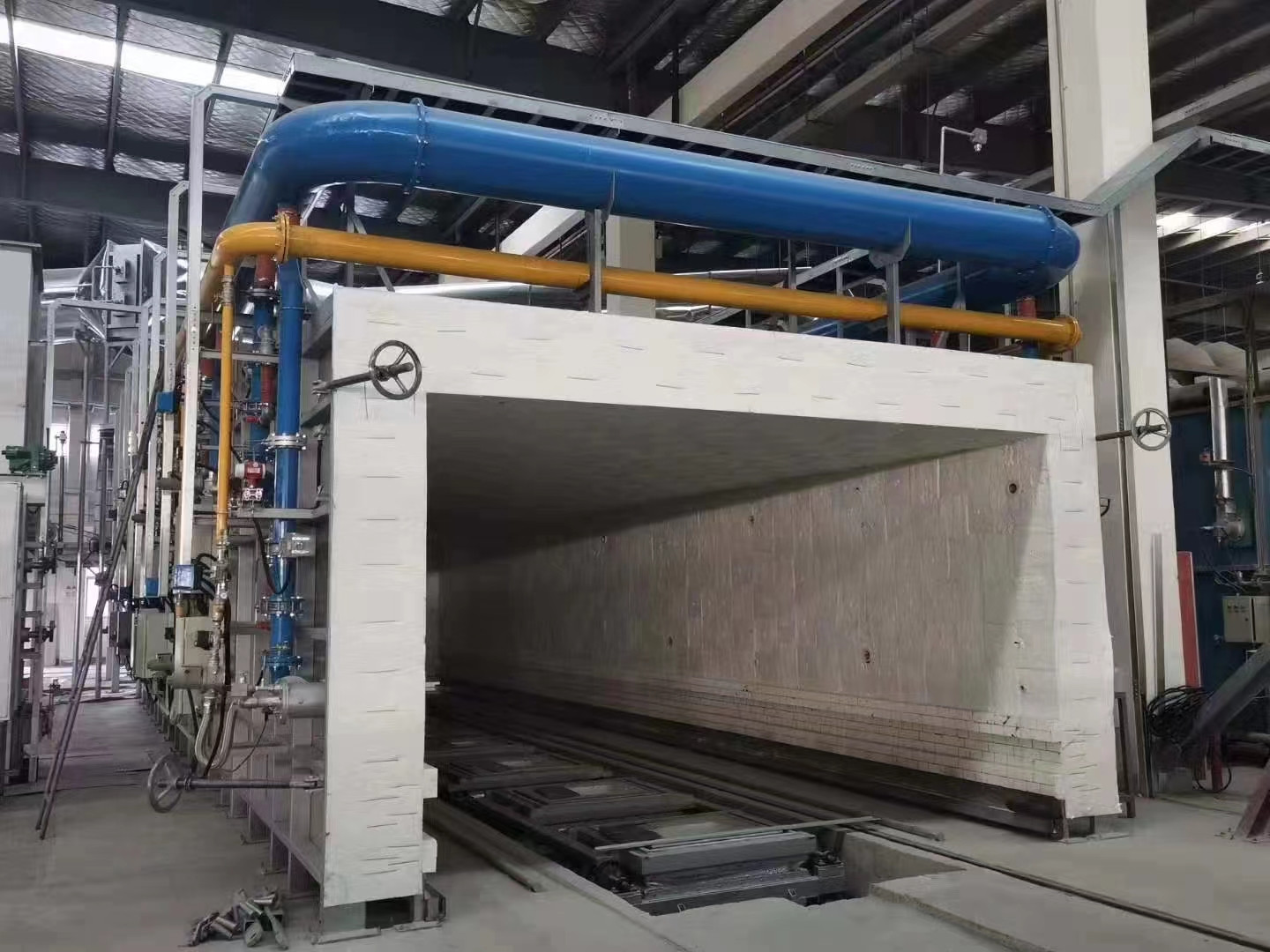 Material Composition Shuttle Kiln Design Built For Durability And Performance