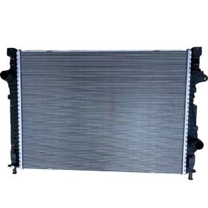 Quality LR117683 LR135901 Car Coolant Radiator For EVOQUE wholesale