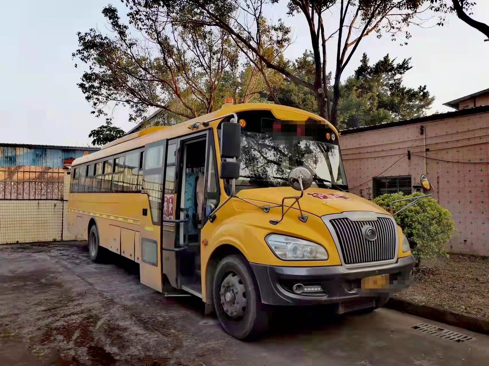 46 Seats Used Yutong School Bus ZK6119D Diesel Front Engine LHD Steering