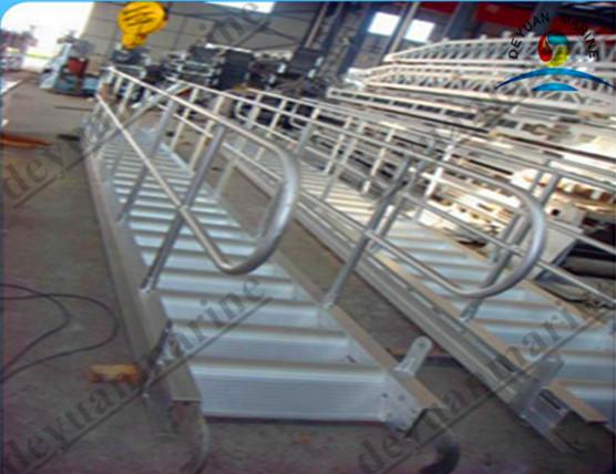 Light Weight Outfitting Equipment , Marine Stainless Steel Wharf Ladder With
