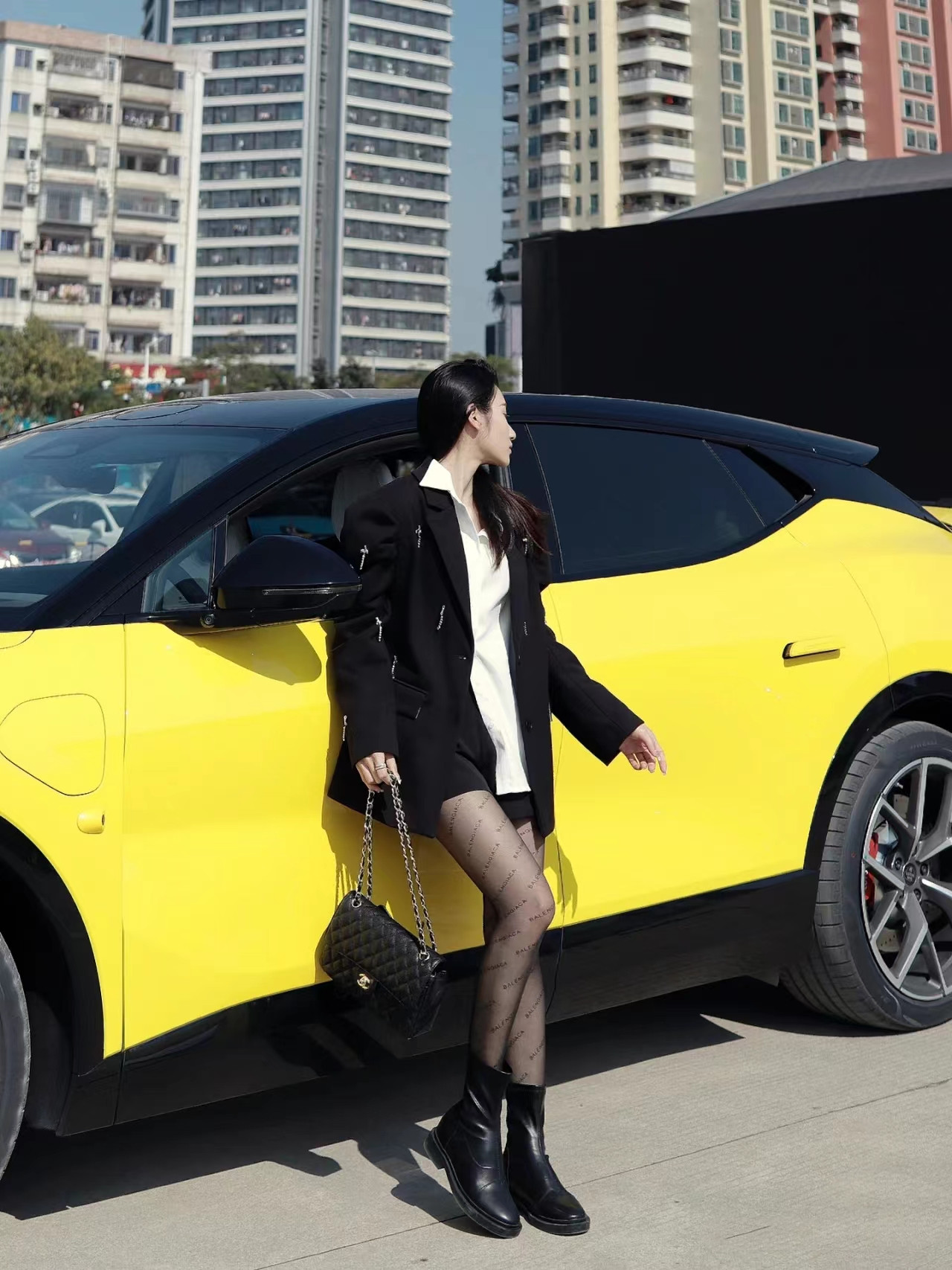 Lotus Eletre R 15.1" LCD Meter Adult Electric Vehicle with 15 Speakers 11 Exterior Cameras and AR-HUD Charging Pile