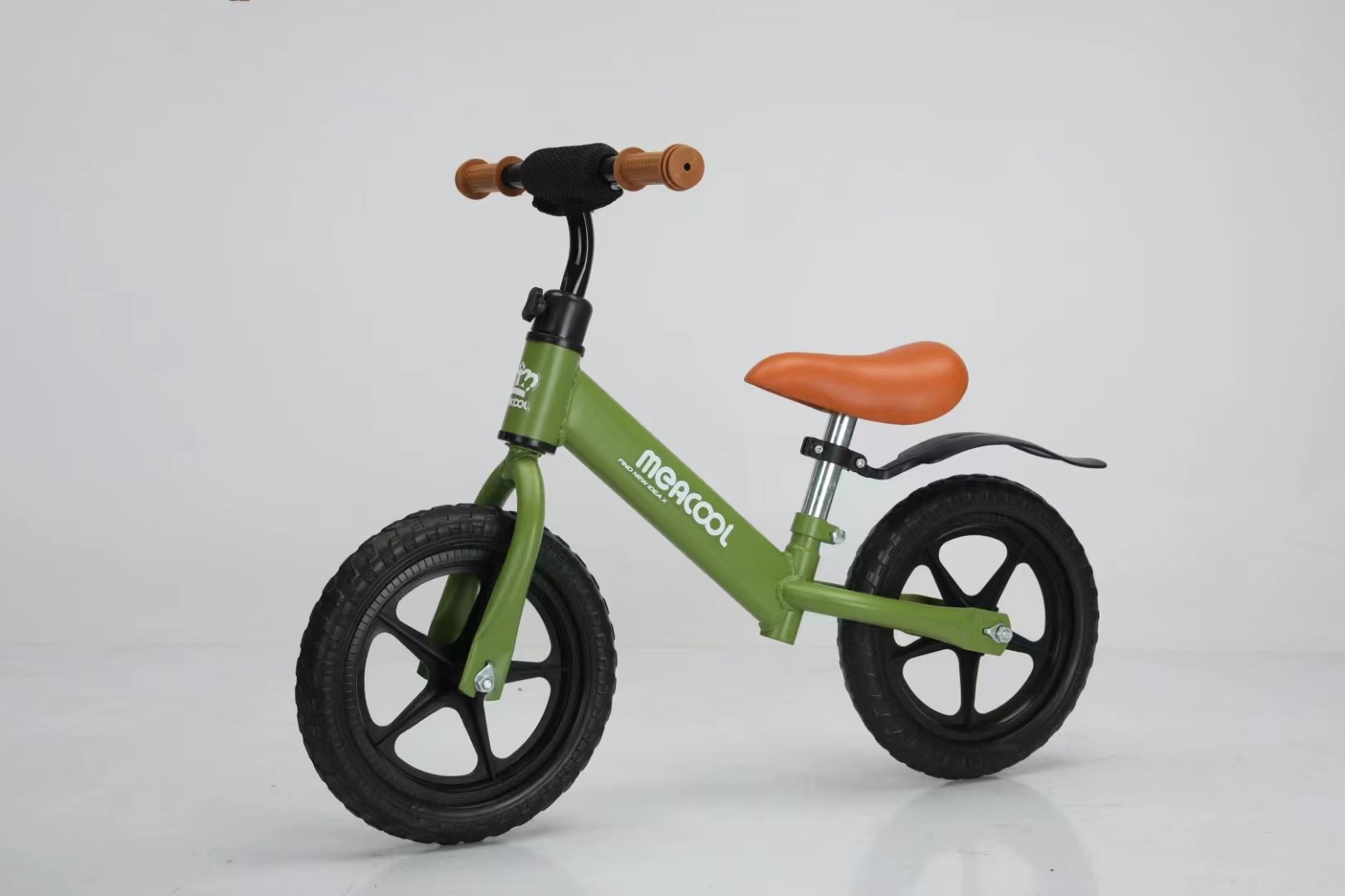 Lightweight Kids No Brake Balance Bike With Air Filled Tires