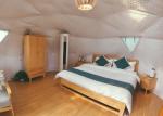 Polyester Fabric Geodesic Dome Tent UV Resistant Dome Camping Tents For