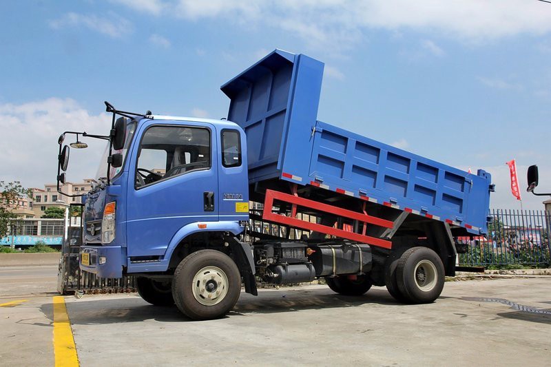 4x2 5 - 10T Sinotruk Howo7 Heavy Duty Dump Truck For Sand Transportation